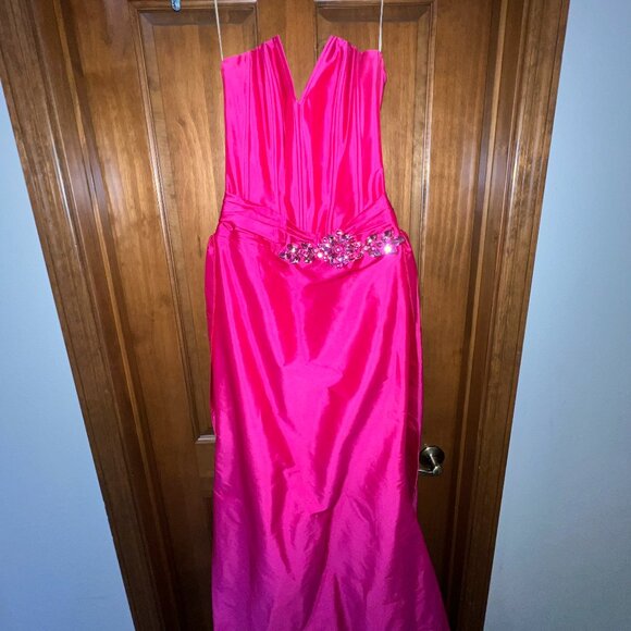 Elegant Pink Evening Gown - Picture 1 of 6